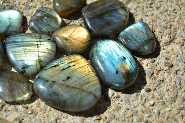 What is Labradorite, Its Meaning, and Symbolism?