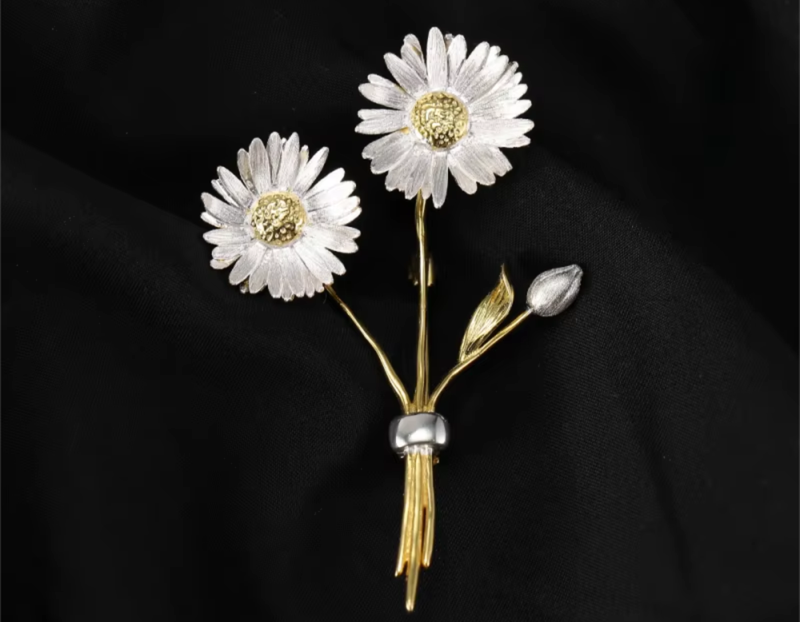 Chamomile in the Sun Brooch
