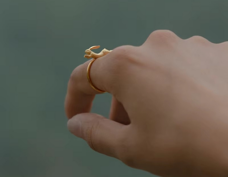 Running Bunny Ring