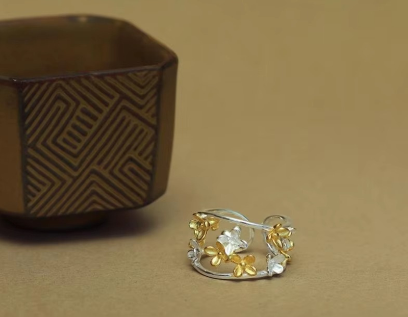 Falling Fragrans Flower Ring