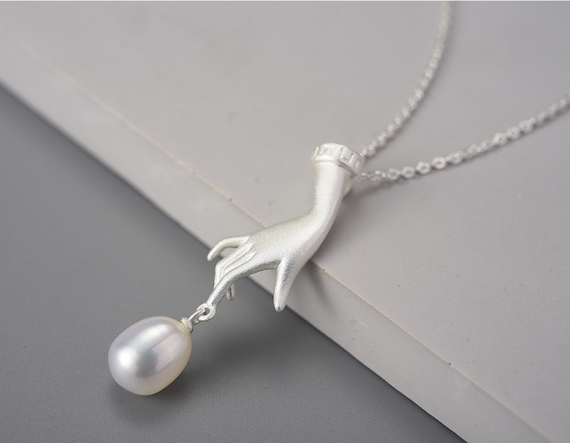 Pearl Hand Necklace