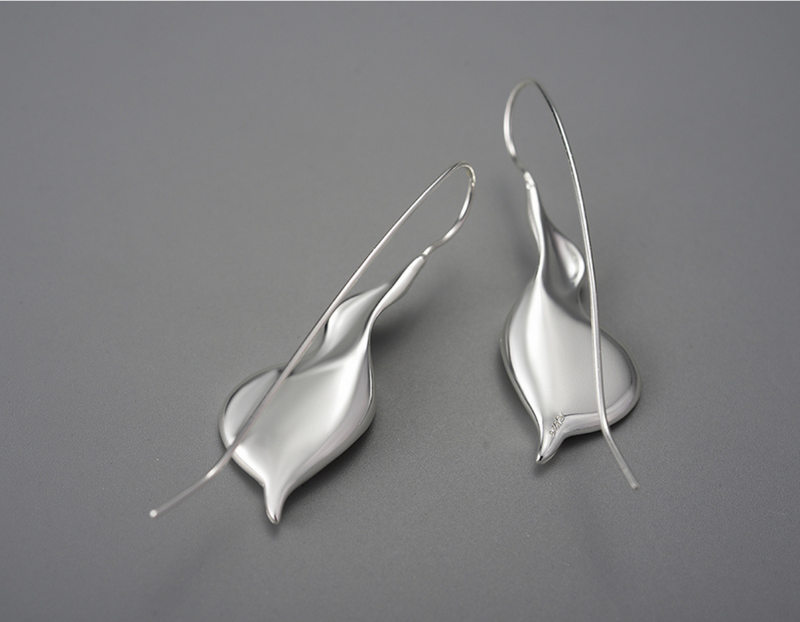 Two Tone Calla Lily Earrings sterling silver blossom flower floral drop  gift S6